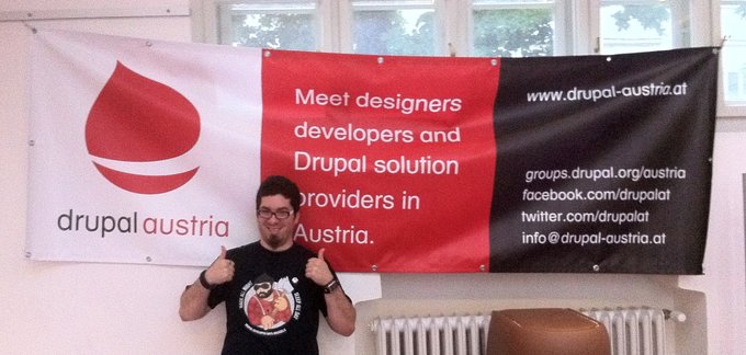 Drupal Austria 3m x 1m Outdoor Poster, davor Nico Grienauer